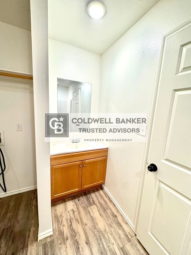 Photo - 2117 E Broadway Unidad 1