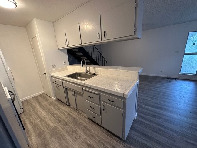 Photo - Cozy 2 Bedroom unit with community pool!