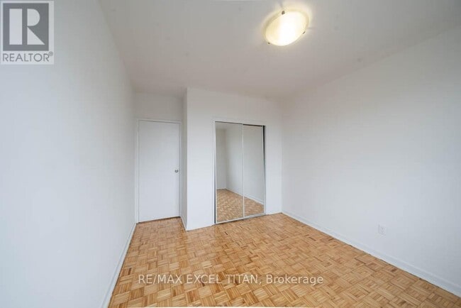 Photo - 2895 Bathurst St Unit 111