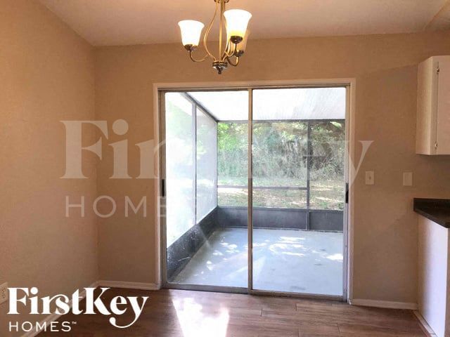 Photo - 1083 Riggs St