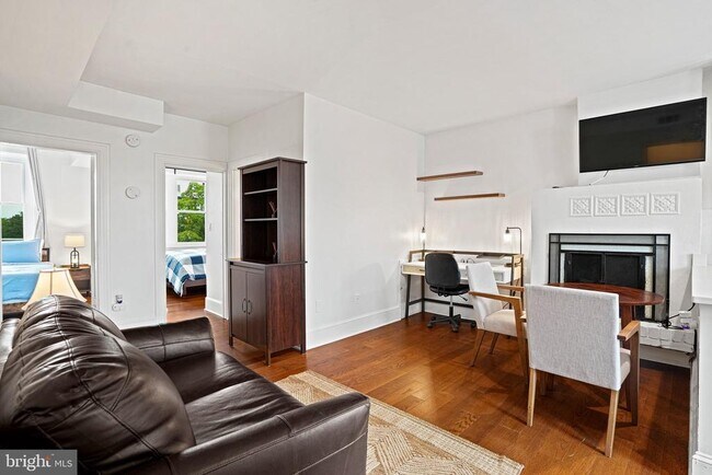 409 Constitution Ave NE Unit 4