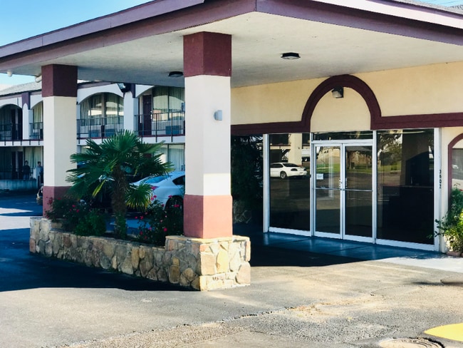 Building Photo - 3602 N State Line Ave Rental