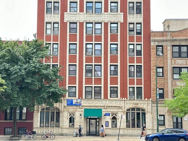 Building Photo - 545 W Belmont Unit i4