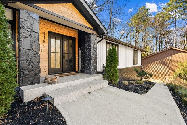 Photo - 915 Lost Forest Dr NW