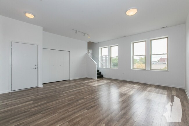 Photo - 2700 W North Ave Unidad # 0203