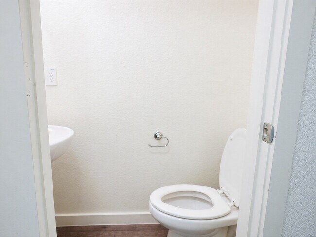 Photo - 21155 Gosling Rd Unit 7D