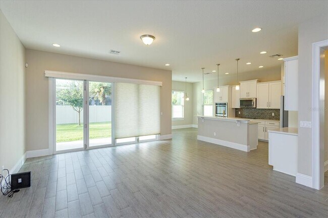Photo - 6354 Swanson St
