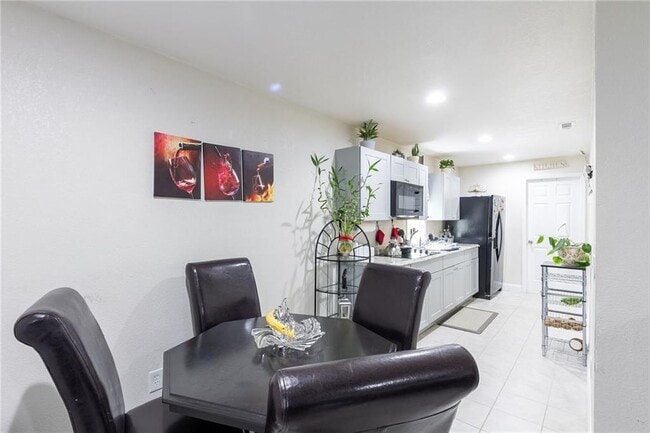 Photo - 728 Saybrook Cir NW