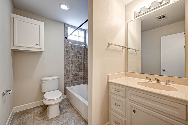 Building Photo - 2710 Hullsmith Dr Unit 102