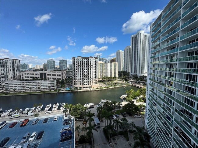 Building Photo - 100 Bayview Dr Unit 1530