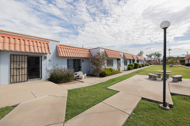 Building Photo - 6822 N 35th Ave