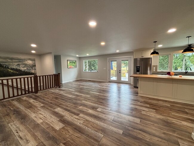 Photo - 8582 Long Lake Rd SE