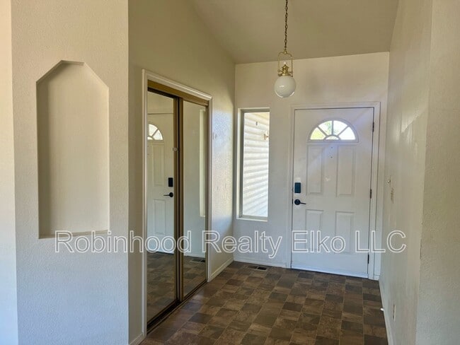 Photo - 132 Flora Pl