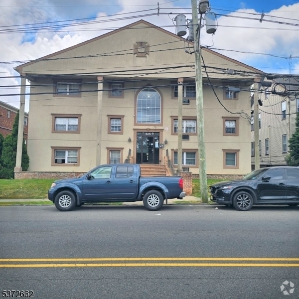 Building Photo - 816 W Grand St Unit 3L Rental