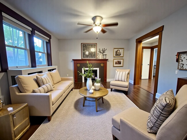 Building Photo - Stunning Garden Terrace Suite Unit 1