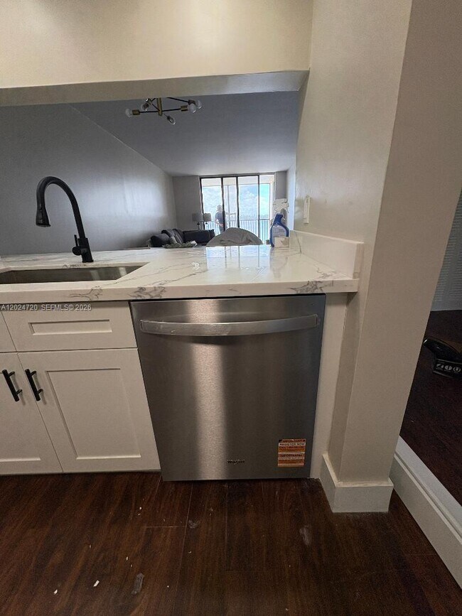 Photo - 111 Lake Emerald Dr Unidad 302