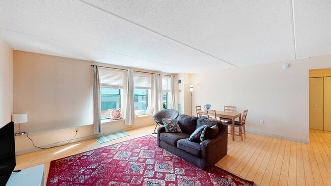 Photo - 108 Peterborough St Unidad 3E