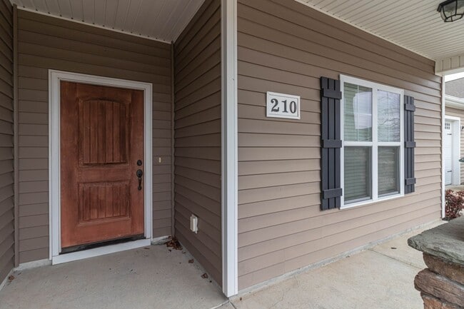 Photo - 210 Twilight Dr