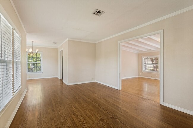 Photo - 313 Lilac Ln