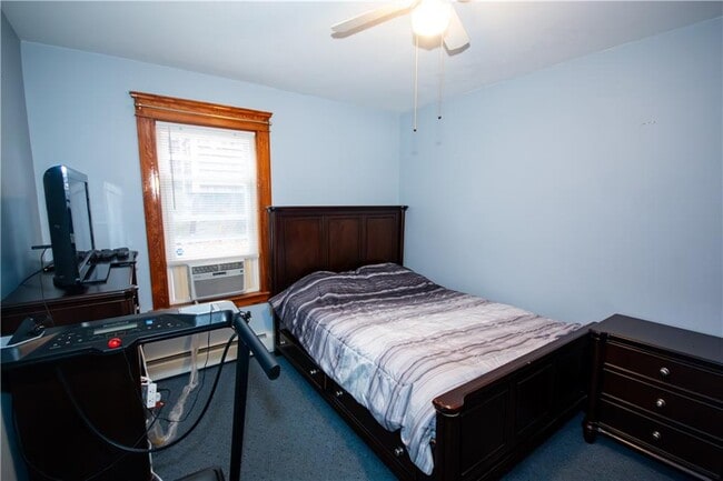 Photo - 140 Hamilton St