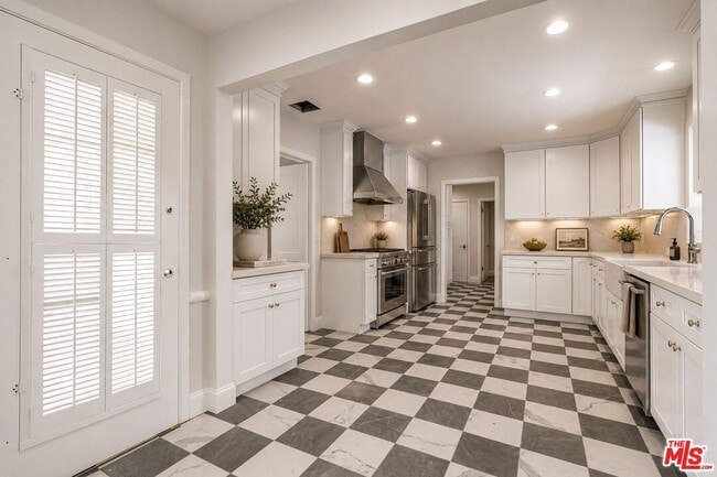 Photo - 713 Walden Dr