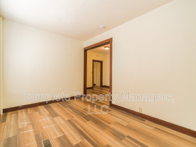 Photo - 325 E Washington St
