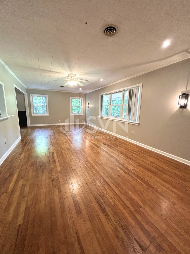 Building Photo - 2905 Riverside Dr