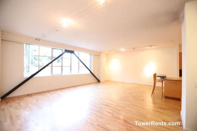 Building Photo - 1200 65th St Unit 220