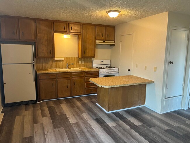Photo - 908 E Birch St Unit A