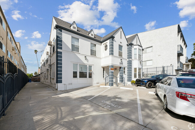 Building Photo - 265 S Manhattan Pl Unit 7 Rental
