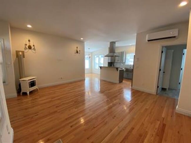 Photo - 731 N Bay Ave SE