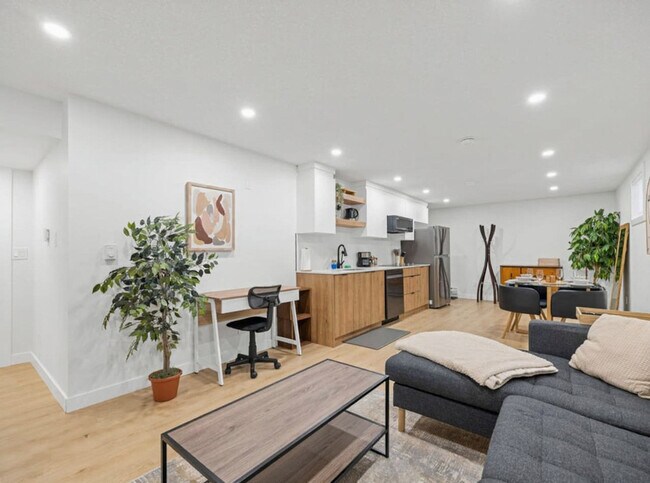 Photo - 11011-11151 151 St NW Unit SI ID1308615P