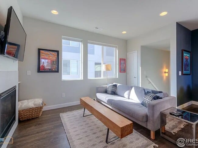 Photo - 2038 High St