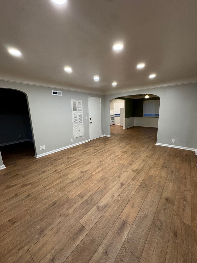 Living Room - 6803 Plainfield Rd Unit 2