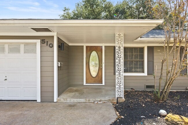Photo - AVAILABLE NOW--- 3 Bed, 1.5 Bath in Eastgate