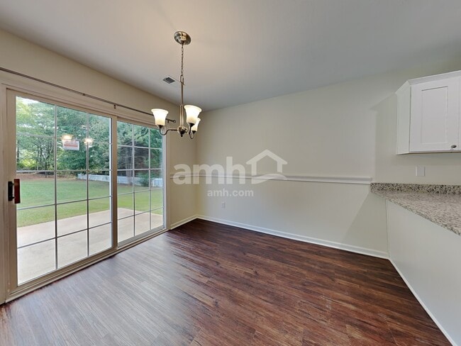 Photo - 105 St James Ct