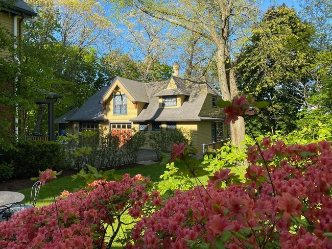 Photo - 50 Edgehill Rd Unidad Carriage House