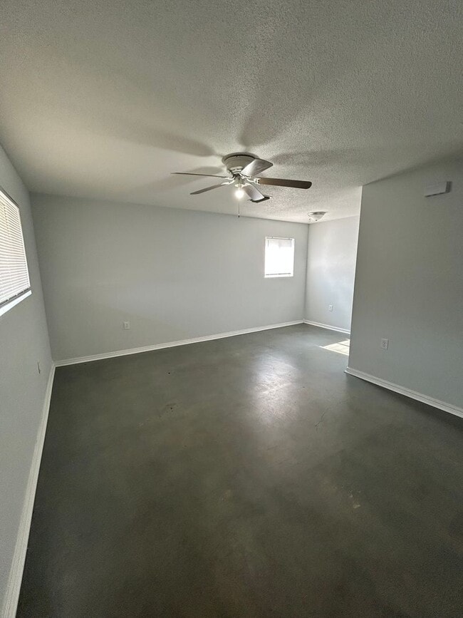 Building Photo - 210 E Parkway Dr Unit D