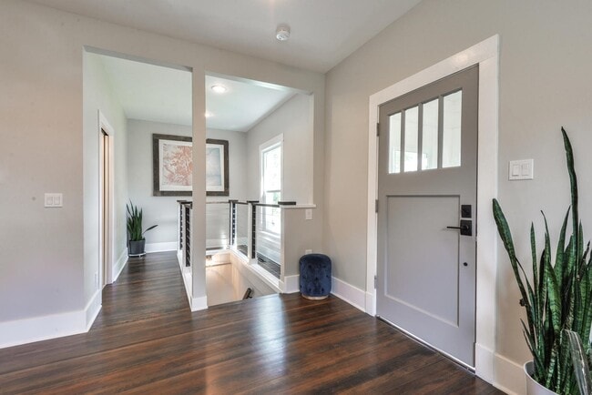 Photo - 303 Smith St