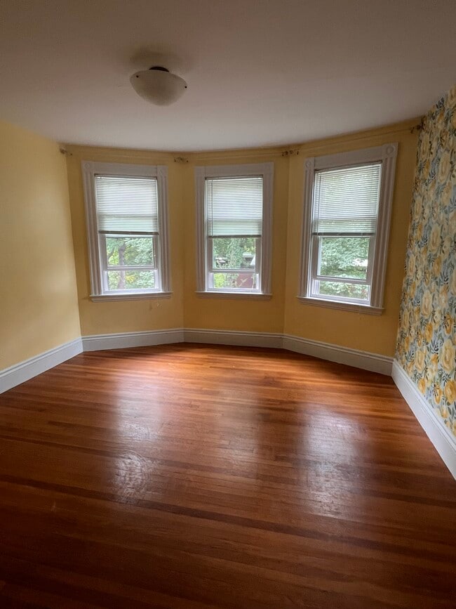 Building Photo - 52 Pleasant St Unit 2 Rental