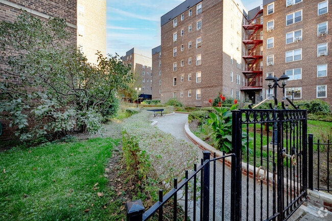 Photo - 6707 Yellowstone Blvd