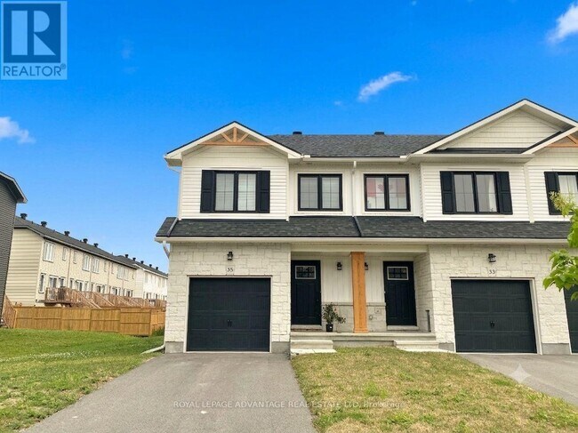 Photo - 35 Whitcomb Cres