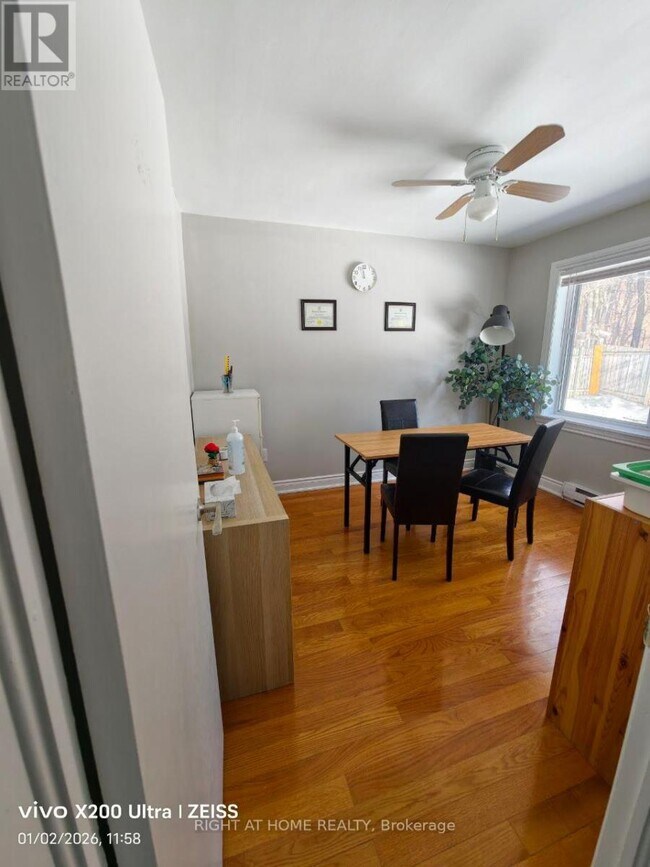 Photo - 1785 Victoria Park Ave