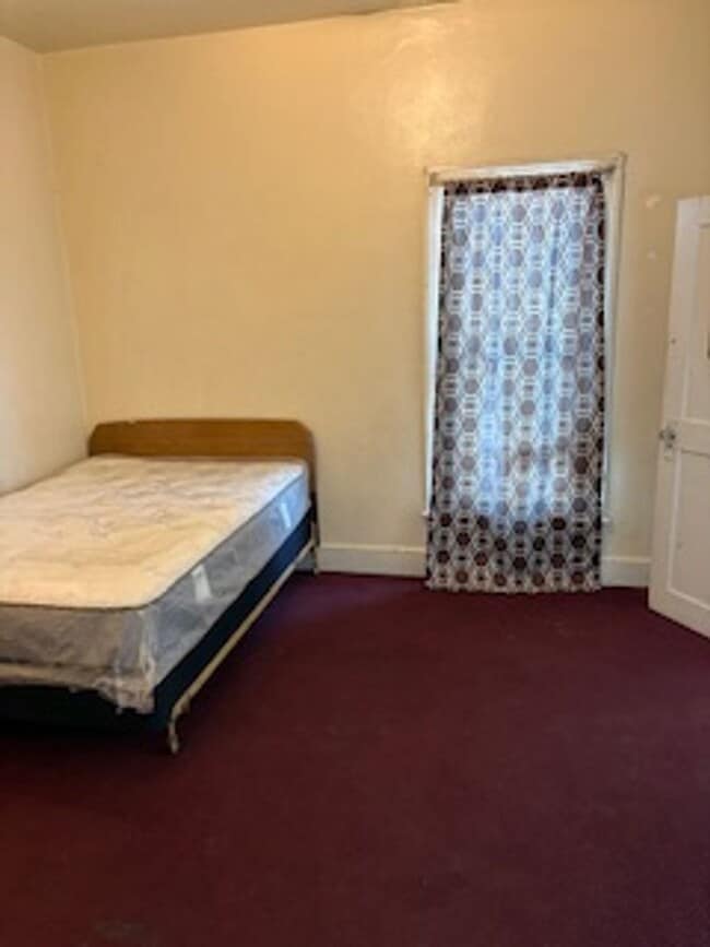 Photo - 305 1/2 Ricker St - Apt 3 Unit 305 1/2 Ricker St - Apt 3