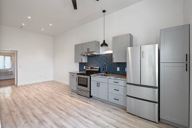 Photo - 903 W 7th St Unit 903 W 7th Street -  3