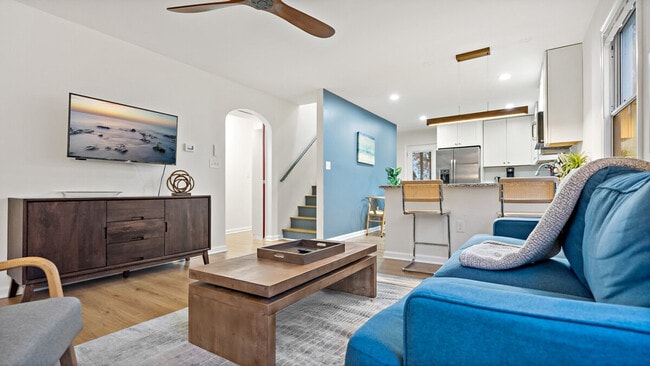 Building Photo - 5545 Davey St