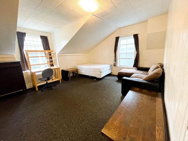 Building Photo - 422-424 E State St Ithaca