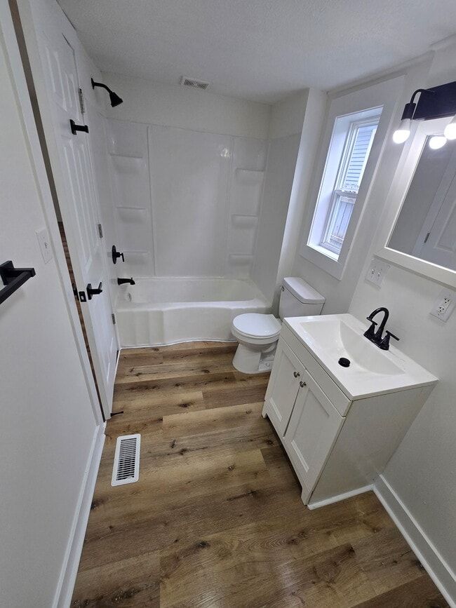 Photo - 225 E 24th St