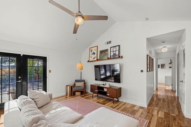 Photo - 6803 Castlekeep Way