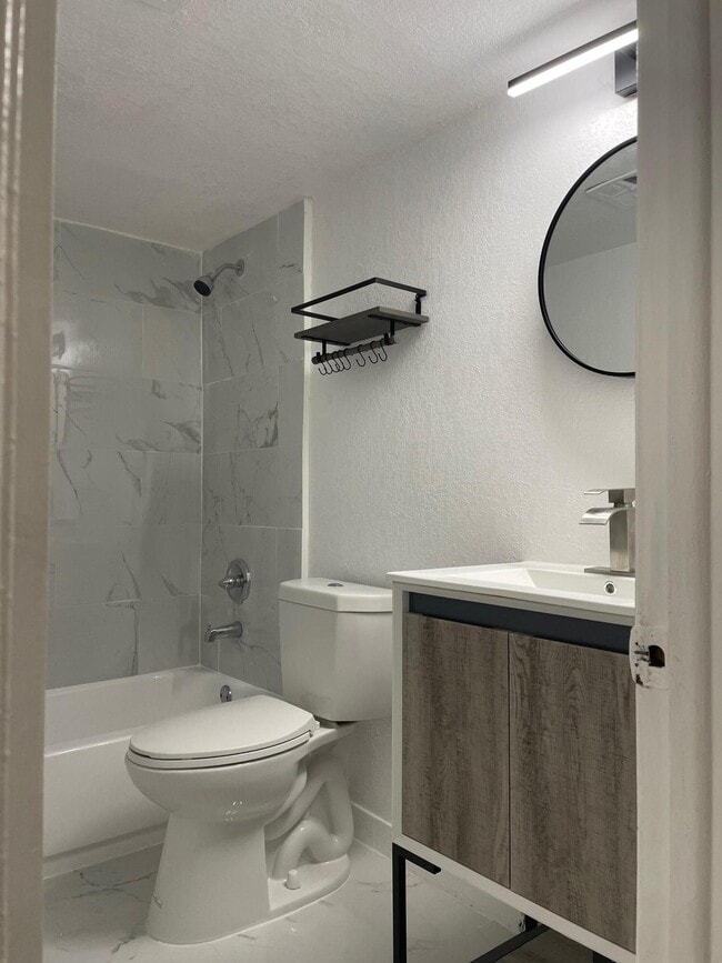 Photo - 1450 SW 8th Ct